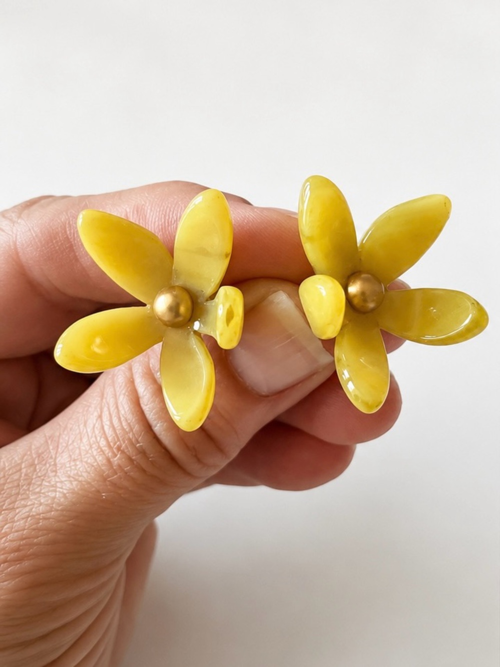 Madewell Yellow Flower Stud Earrings NWOT Retro Daisy Resin Earrings